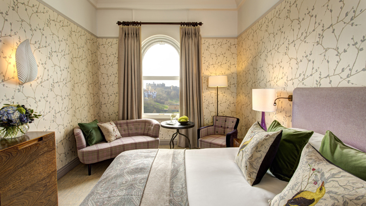 Overnight experience in a Executive Room with breakfast for two